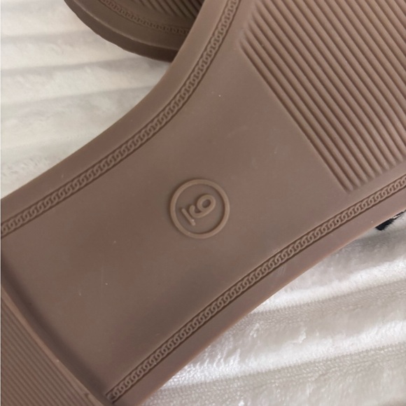 Madden Girl Paris Tan and Black Sandals - Picture 3 of 6